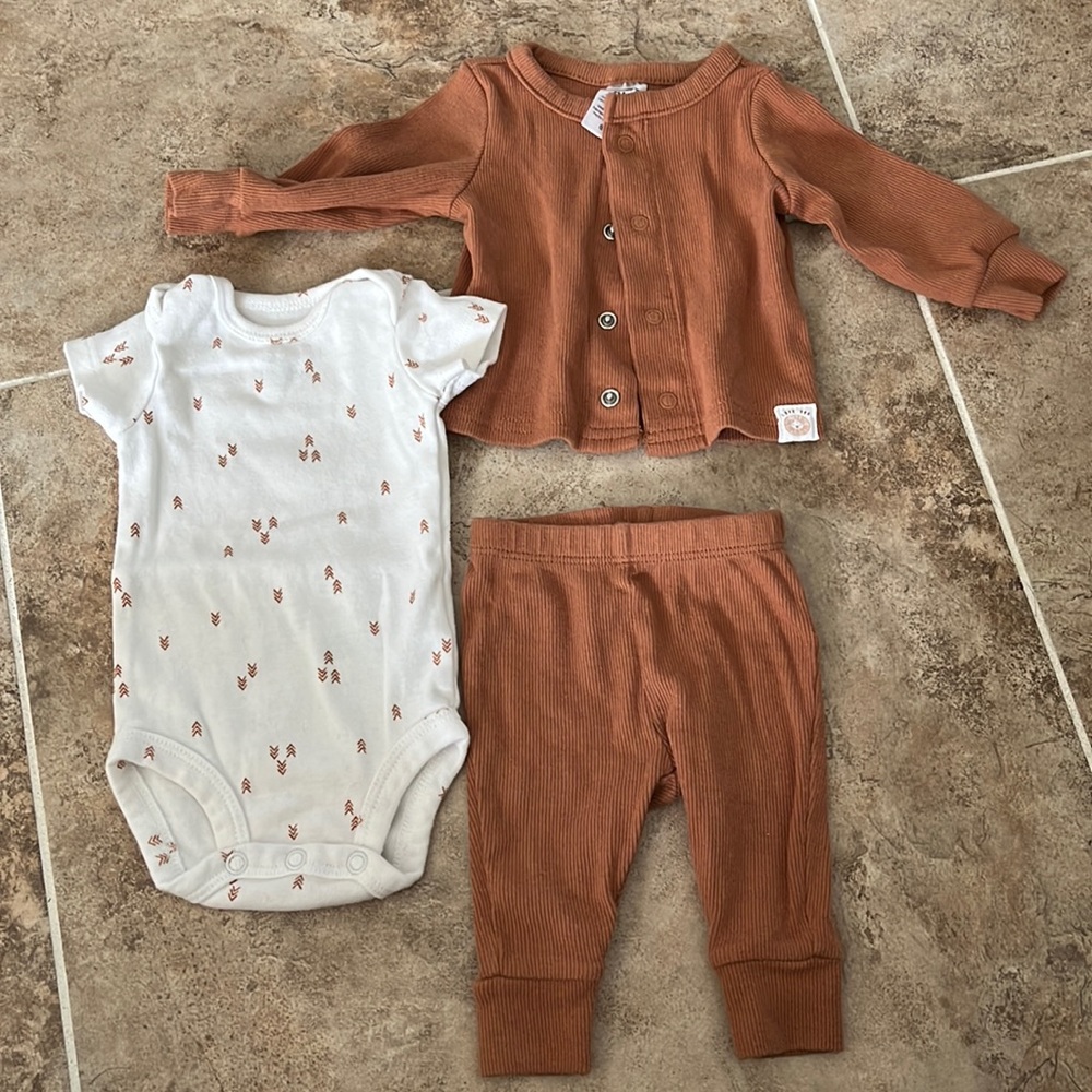 SOLD - Adorable 3 Piece Matching Set -Newborn Unisex
